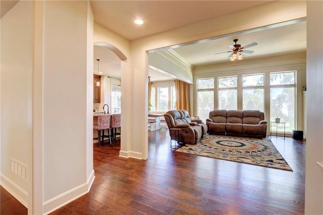 1316 NE Kenwood Drive, Lee's Summit, MO 64064