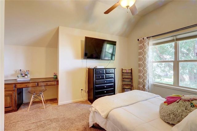 1316 NE Kenwood Drive, Lee's Summit, MO 64064