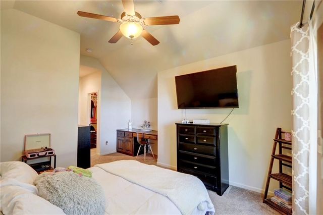 1316 NE Kenwood Drive, Lee's Summit, MO 64064