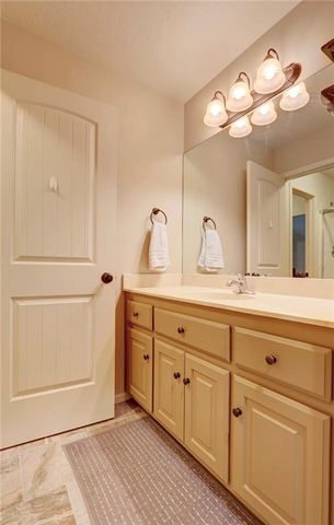 1316 NE Kenwood Drive, Lee's Summit, MO 64064