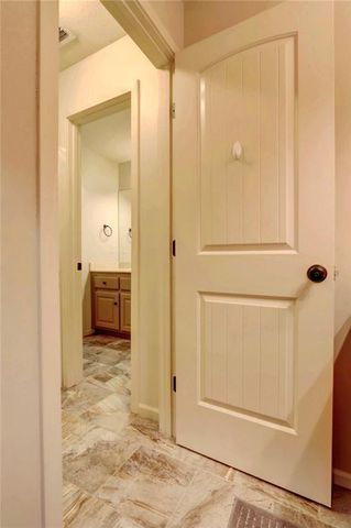 1316 NE Kenwood Drive, Lee's Summit, MO 64064