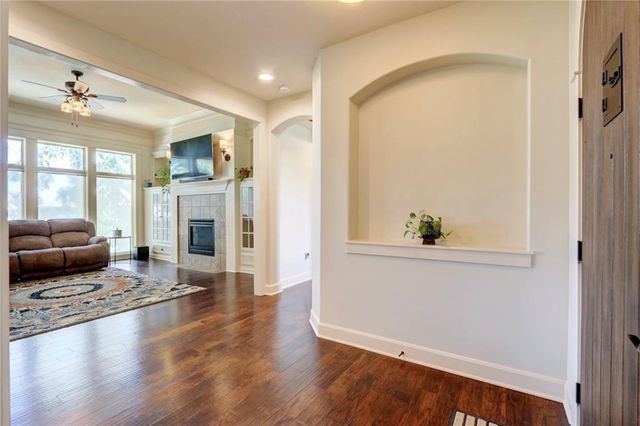 1316 NE Kenwood Drive, Lee's Summit, MO 64064