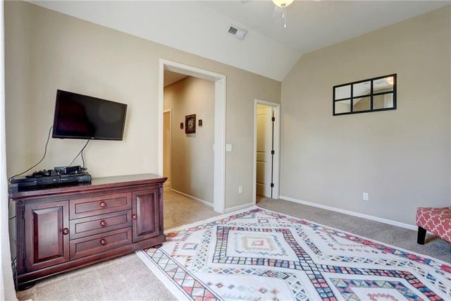 1316 NE Kenwood Drive, Lee's Summit, MO 64064