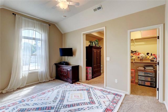 1316 NE Kenwood Drive, Lee's Summit, MO 64064