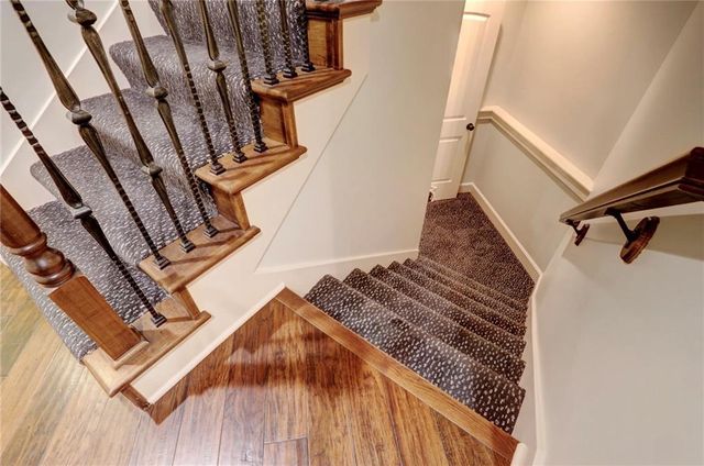 1316 NE Kenwood Drive, Lee's Summit, MO 64064