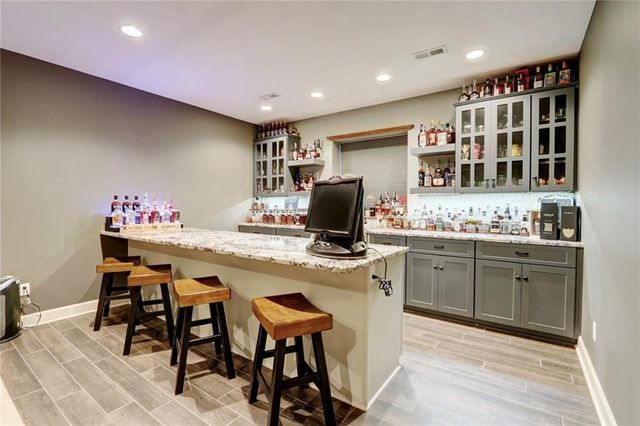 1316 NE Kenwood Drive, Lee's Summit, MO 64064