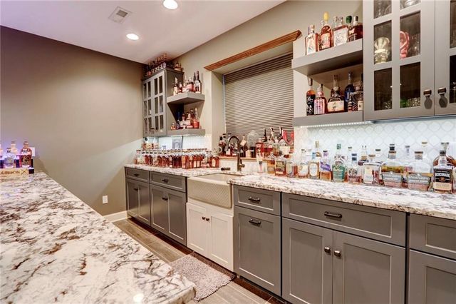 1316 NE Kenwood Drive, Lee's Summit, MO 64064