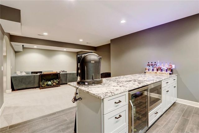 1316 NE Kenwood Drive, Lee's Summit, MO 64064