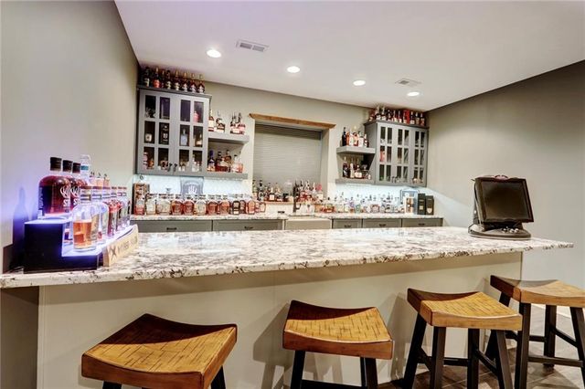 1316 NE Kenwood Drive, Lee's Summit, MO 64064