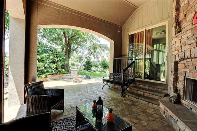 1316 NE Kenwood Drive, Lee's Summit, MO 64064