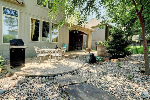 1316 NE Kenwood Drive, Lee's Summit, MO 64064