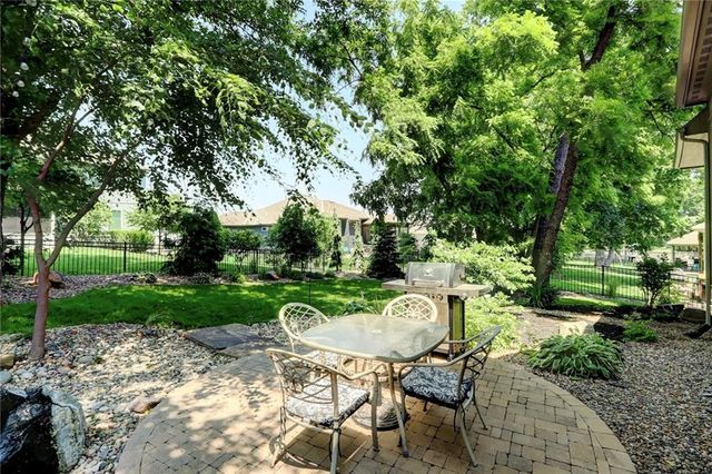 1316 NE Kenwood Drive, Lee's Summit, MO 64064