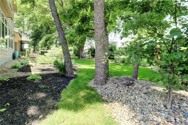 1316 NE Kenwood Drive, Lee's Summit, MO 64064