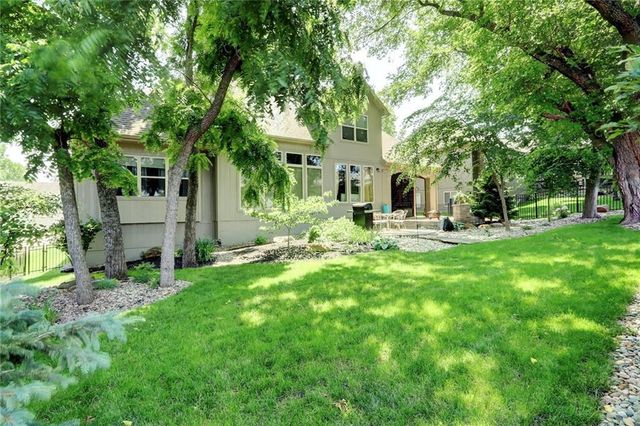 1316 NE Kenwood Drive, Lee's Summit, MO 64064