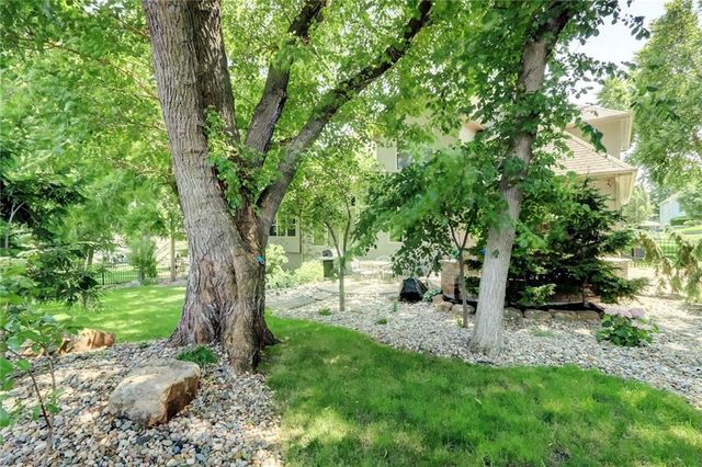 1316 NE Kenwood Drive, Lee's Summit, MO 64064