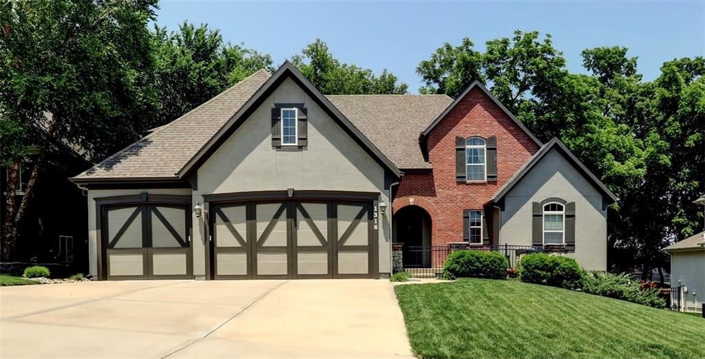 1316 NE Kenwood Drive, Lee's Summit, MO 64064