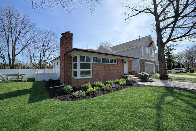 2051 Avondale Street, Sylvan Lake, MI 48320