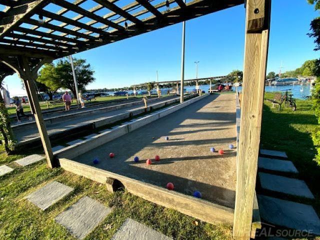 2051 Avondale Street, Sylvan Lake, MI 48320