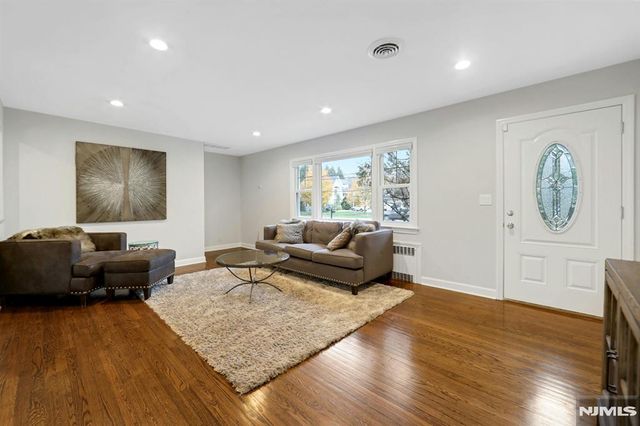 916 Colonial Road, Franklin Lakes, NJ 07417