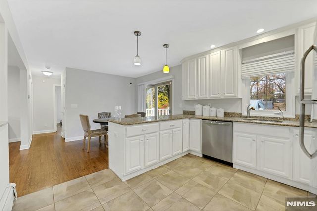 916 Colonial Road, Franklin Lakes, NJ 07417