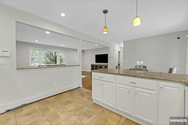 916 Colonial Road, Franklin Lakes, NJ 07417