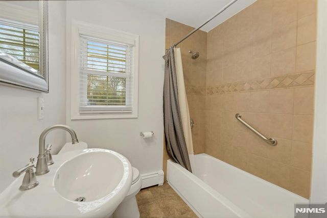 916 Colonial Road, Franklin Lakes, NJ 07417