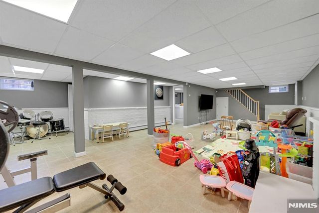 916 Colonial Road, Franklin Lakes, NJ 07417