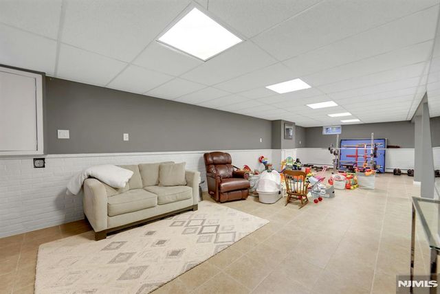 916 Colonial Road, Franklin Lakes, NJ 07417