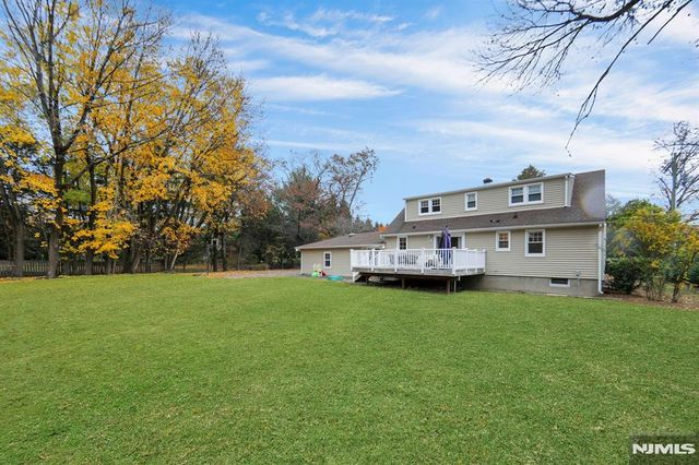 916 Colonial Road, Franklin Lakes, NJ 07417