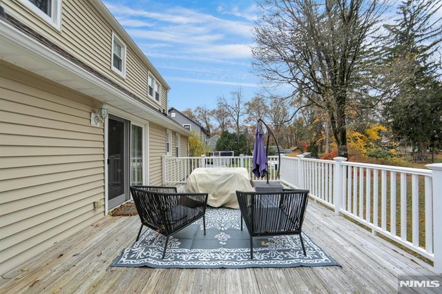 916 Colonial Road, Franklin Lakes, NJ 07417