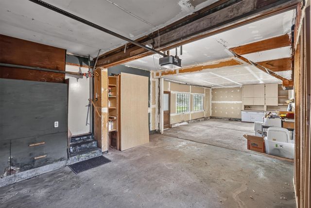 105 E High Dr, Spokane, WA 99203