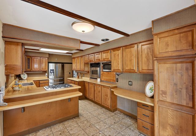 105 E High Dr, Spokane, WA 99203