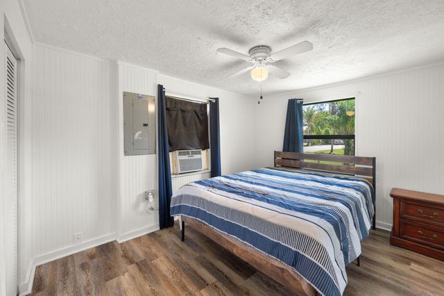 390 Baysinger Avenue, Fort Pierce, FL 34982