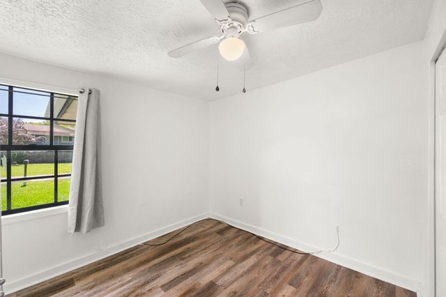 390 Baysinger Avenue, Fort Pierce, FL 34982