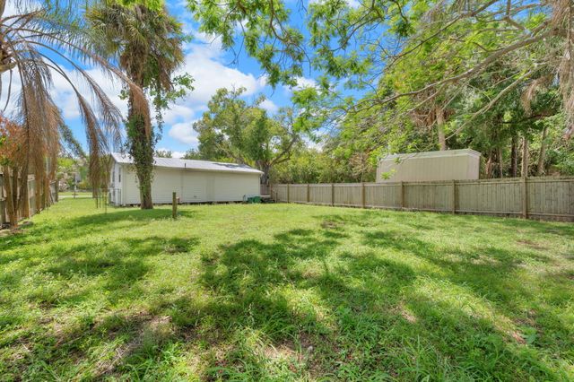 390 Baysinger Avenue, Fort Pierce, FL 34982