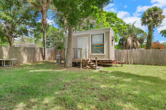 390 Baysinger Avenue, Fort Pierce, FL 34982
