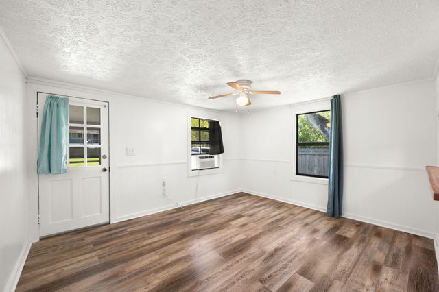 390 Baysinger Avenue, Fort Pierce, FL 34982