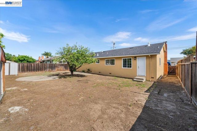 37229 Edith St, Newark, CA 94560