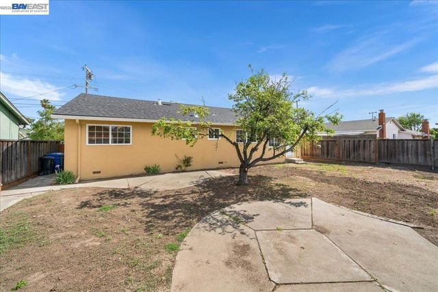 37229 Edith St, Newark, CA 94560