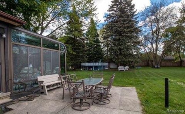 28418 Walker Avenue, Warren, MI 48092