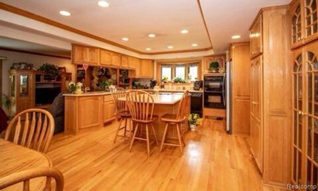 28418 Walker Avenue, Warren, MI 48092