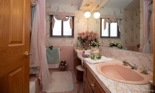 28418 Walker Avenue, Warren, MI 48092