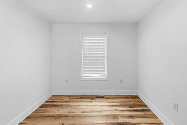 8 Cottage St, Wareham, MA 02571