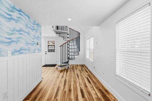 8 Cottage St, Wareham, MA 02571