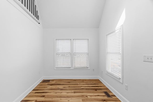 8 Cottage St, Wareham, MA 02571