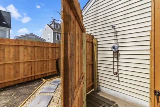 8 Cottage St, Wareham, MA 02571