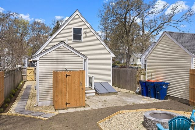 8 Cottage St, Wareham, MA 02571
