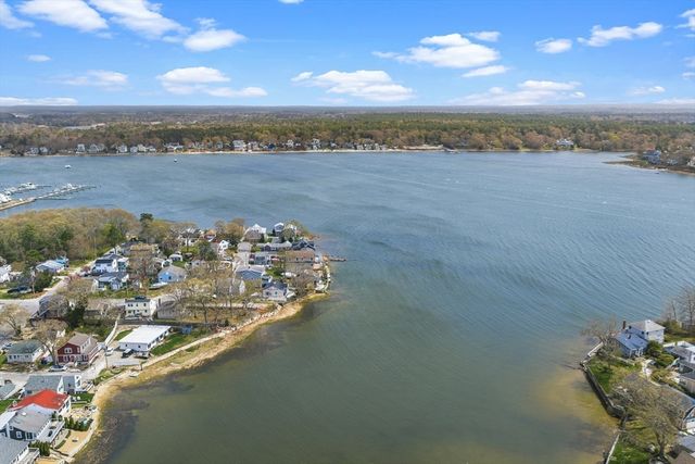 8 Cottage St, Wareham, MA 02571