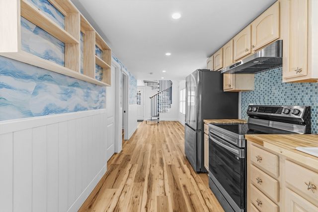 8 Cottage St, Wareham, MA 02571