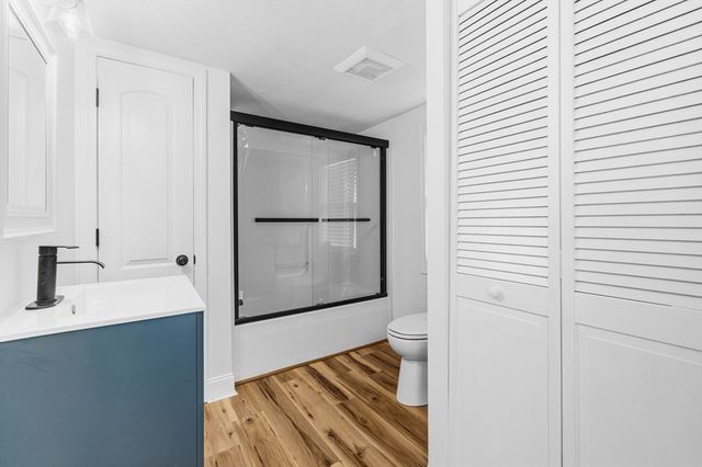 8 Cottage St, Wareham, MA 02571